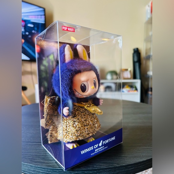 LABUBUxPRONOUNCE- WINGS OF FORTUNE Vinyl Plush Hanging card - Picture 2 of 4